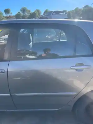 Автозапчасти б/у задняя левая дверь за toyota corolla (e12) 2.0 d-4d sol berlina ссылки oem iam  Автозапчасти б/у задняя левая дверь за toyota corolla (e12) 2.0 d-4d sol berlina ссылки oem iam