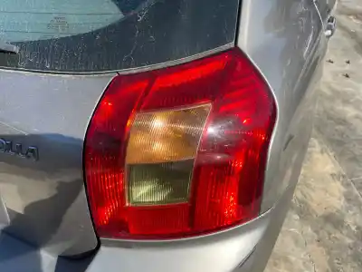 Автозапчасти б/у правый задний фонарь за toyota corolla (e12) 2.0 d-4d sol berlina ссылки oem iam  Автозапчасти б/у правый задний фонарь за toyota corolla (e12) 2.0 d-4d sol berlina ссылки oem iam