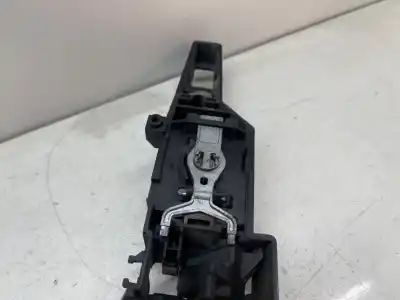 Second-hand car spare part left front outer door handle bracket for renault kangoo profesional oem iam references 8200497521  