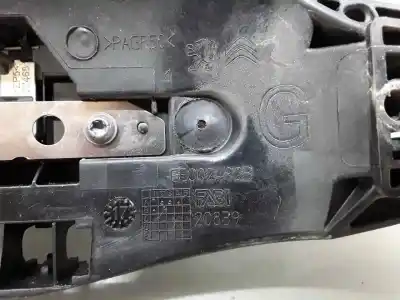Автозапчастина б/у кронштейн зовнішньої ручки передніх лівих дверей для citroen c3 picasso live edition посилання на oem iam 9802977380
