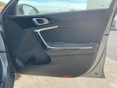 Second-hand car spare part RIGHT FRONT DOOR TRIM for KIA XCEED  OEM IAM references   