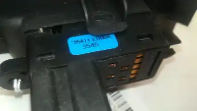 Peça sobressalente para automóvel em segunda mão botão / interruptor elevador vidro traseiro direito por nissan note (e11e) naru edition 88 cv / 65 kw referências oem iam 25411ed00a  