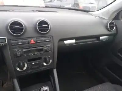 Peça sobressalente para automóvel em segunda mão Sistema De áudio / Rádio Cd por AUDI A3 (8P1) 2.0 TDI 16V Referências OEM IAM 8P0035186C  