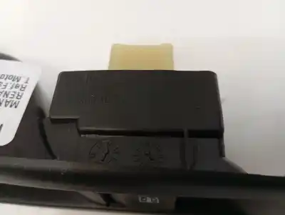 Peça sobressalente para automóvel em segunda mão botão / interruptor elevador vidro traseiro direito por renault captur adventure referências oem iam 829614619r  