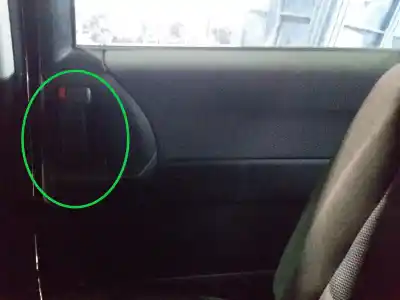 Автозапчастина б/у права бічна внутрішня ручка для mazda 5 (cr19) 2.0 cd (cr19) посилання на oem iam 