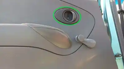 Pezzo di ricambio per auto di seconda mano Maniglia Interna Posteriore Sinistra per DAEWOO MATIZ CD Riferimenti OEM IAM   