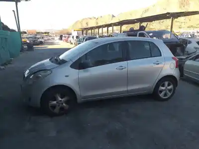 Автозапчасти б/у замок левой передней двери за toyota yaris (ksp9/scp9/nlp9) básico ссылки oem iam 