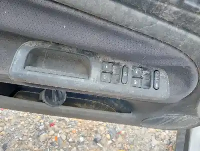 Автозапчасти б/у ВЫКЛЮЧАТЕЛЬ ЛЕВОГО ПЕРЕДНЕГО ОКНА за VOLKSWAGEN PASSAT B5 (3B2)  ссылки OEM IAM   