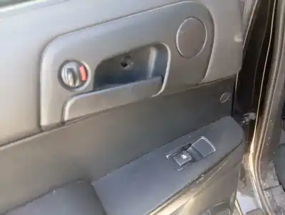 Peça sobressalente para automóvel em segunda mão Botão / Interruptor Elevador Vidro Traseiro Esquerdo por SSANGYONG ACTYON 200 Xdi 4WD Limited Referências OEM IAM   