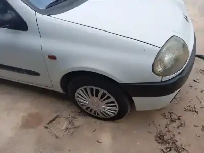 Автозапчастина б/у передне праве крило для RENAULT CLIO II FASE I (B/CBO) 1.2 Посилання на OEM IAM   
