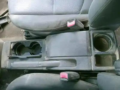 Автозапчастина б/у центральний подлокник для mazda 5 (cr19) 2.0 cd (cr19) посилання на oem iam 