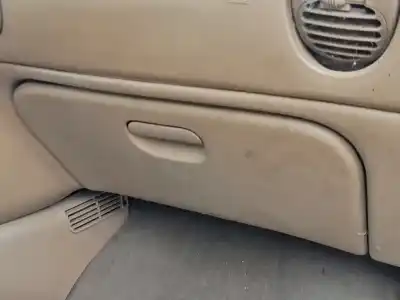 Автозапчастина б/у бардачок для chrysler voyager (gs) 2.5 td посилання на oem iam 
