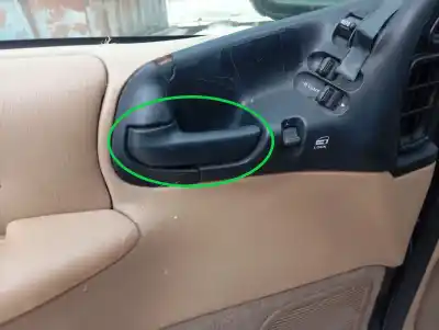 Автозапчастина б/у ліва передня внутрішня ручка для chrysler voyager (gs) 2.5 td посилання на oem iam 