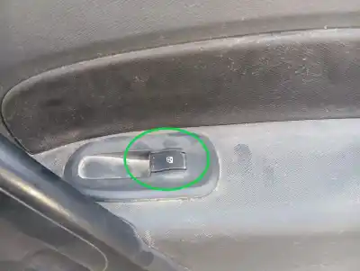 Peça sobressalente para automóvel em segunda mão Botão / Interruptor Elevador Vidro Dianteiro Direito por RENAULT KANGOO Dynamique Acción Especial Referências OEM IAM   