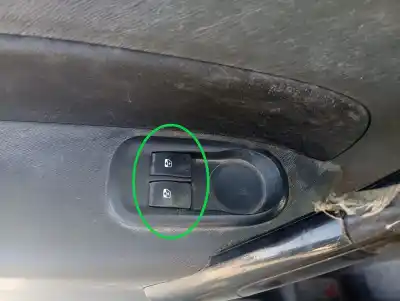 Peça sobressalente para automóvel em segunda mão Botão / Interruptor Elevador Vidro Dianteiro Esquerdo por RENAULT KANGOO Dynamique Acción Especial Referências OEM IAM   