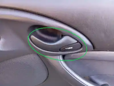 Pièce détachée automobile d'occasion POIGNÉE INTÉRIEURE AVANT DROITE pour FORD FOCUS BERLINA (CAK) Ambiente Références OEM IAM   
