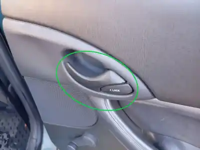 Pièce détachée automobile d'occasion POIGNÉE INTÉRIEURE ARRIÈRE DROITE pour FORD FOCUS BERLINA (CAK) Ambiente Références OEM IAM   