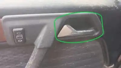 Pièce détachée automobile d'occasion POIGNÉE INTÉRIEURE AVANT GAUCHE pour MERCEDES-BENZ CLASE E (W124) FAMILIAR 280 TE / E 280 (124.088) 197 CV / 145 KW Références OEM IAM   