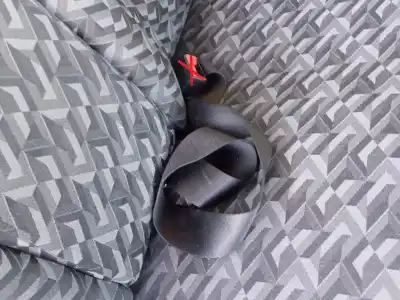 Peça sobressalente para automóvel em segunda mão CINTO DE SEGURANÇA TRASEIRO CENTRAL por MERCEDES-BENZ CLASE E (W124) BERLINA D-Turbo 300 (124.133) 147 CV / 108 KW Referências OEM IAM   