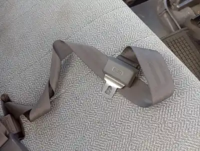 Peça sobressalente para automóvel em segunda mão CINTO DE SEGURANÇA TRASEIRO CENTRAL por MITSUBISHI L 200 (K6/7) 2500 TD American Spirit Referências OEM IAM   