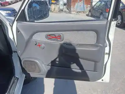 Peça sobressalente para automóvel em segunda mão FORRA / REVESTIMENTO DA PORTA DIANTEIRA DIREITA por MITSUBISHI L 200 (K6/7) 2500 TD American Spirit Referências OEM IAM   