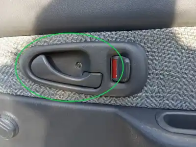 Peça sobressalente para automóvel em segunda mão PUXADOR INTERIOR DIANTEIRO DIREITO por MITSUBISHI L 200 (K6/7) 2500 TD American Spirit Referências OEM IAM   