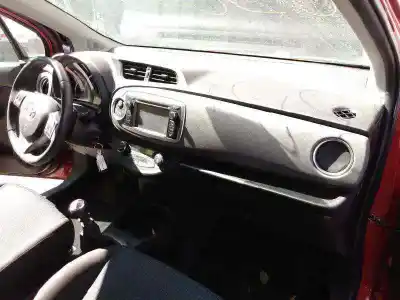 Pièce détachée automobile d'occasion tableau de bord pour toyota yaris 1.3 16v cat références oem iam   
