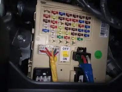 Peça sobressalente para automóvel em segunda mão caixa de fusíveis e relés por kia carens ( ) drive referências oem iam 