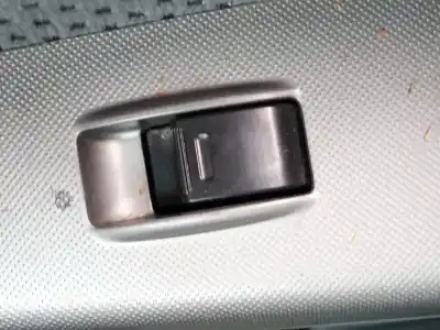 Pièce détachée automobile d'occasion Commande De Lève Vitre Avant Droit pour TOYOTA HILUX (KUN) Double Cab 4X4 Références OEM IAM   