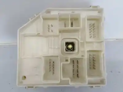 Second-hand car spare part fuse box unit for toyota rav 4 (a2) 2.0 d4-d sol 4x4 oem iam references 013895 e3-b2-8-2 2k15