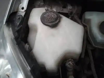 Pièce détachée automobile d'occasion réservoir de lave-glace pour toyota prius (nhw20) basis références oem iam 