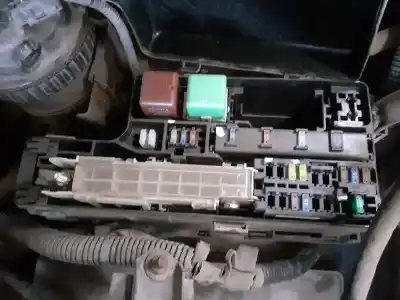 Recambio de automóvil de segunda mano de caja reles / fusibles para toyota hilux (kun) double cab executive 4x4 referencias oem iam   