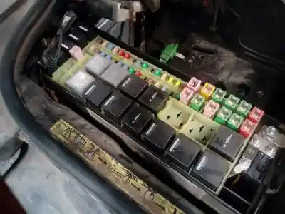 Peça sobressalente para automóvel em segunda mão caixa de fusíveis e relés por land rover range rover sport v6 td se referências oem iam   