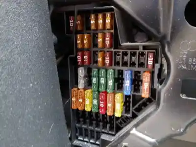Pièce détachée automobile d'occasion boîtes à fusibles pour audi tt (8j3/8j9) 3.2 v6 24v références oem iam   