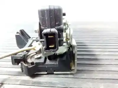 Peça sobressalente para automóvel em segunda mão fechadura da porta dianteira direita por dacia sandero * referências oem iam  e1-a1-8-4 