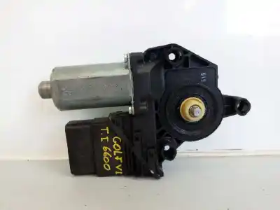 Recambio de automóvil de segunda mano de MOTOR ELEVALUNAS TRASERO IZQUIERDO para VOLKSWAGEN GOLF VI (5K1) Rabbit referencias OEM IAM 5K0959703D  0130821430