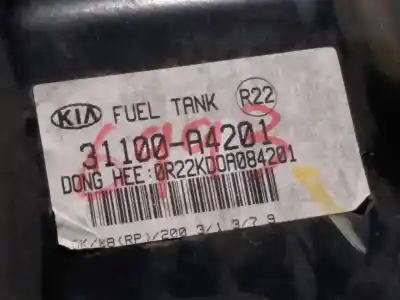 Pièce détachée automobile d'occasion réservoir de carburant pour kia carens 1.6 gdi références oem iam 31150a4000 p1-b7-33 