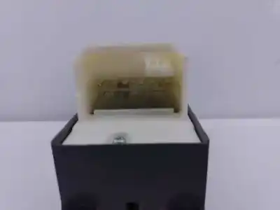 Second-hand car spare part left front power window switch for toyota rav 4 advance oem iam references  e3-b2-18-4 