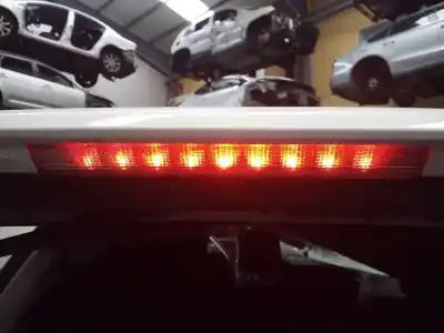 Recambio de automóvil de segunda mano de LUZ CENTRAL DE FRENO para TOYOTA LAND CRUISER (J15)  referencias OEM IAM   