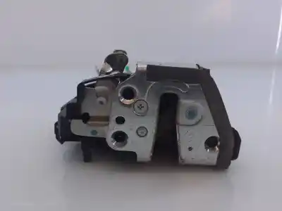 Second-hand car spare part rear left door lock for toyota auris active oem iam references  e2-b4-8-2 