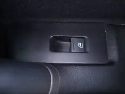Автозапчастина б/у управління склами задніх правіх для VOLKSWAGEN PASSAT VARIANT (365) Advance BlueMotion Посилання на OEM IAM   