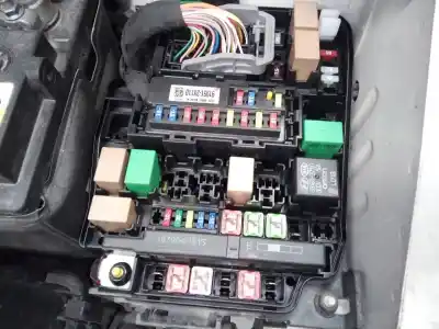 Second-hand car spare part fuse box unit for kia carens ( ) drive oem iam references 