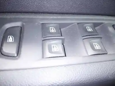 Peça sobressalente para automóvel em segunda mão Botão / Interruptor Elevador Vidro Dianteiro Esquerdo por RENAULT CAPTUR Zen Referências OEM IAM   