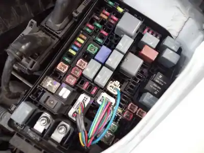Pièce détachée automobile d'occasion boîtes à fusibles pour toyota auris active références oem iam   