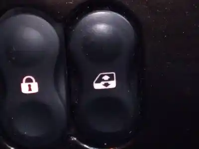 Gebrauchtes Autoersatzteil Fensterschalter Vorne Rechts zum DACIA DUSTER Ambiance 4x4 OEM-IAM-Referenzen   