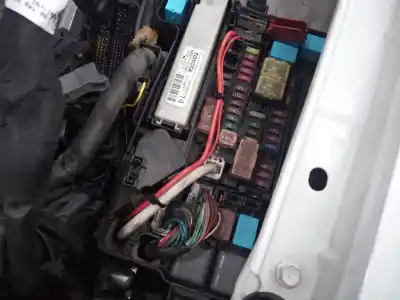 Pièce détachée automobile d'occasion BOÎTES À FUSIBLES pour TOYOTA PRIUS (NHW30)  Références OEM IAM 72818793  