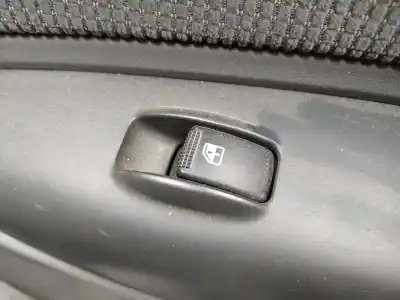 Recambio de automóvil de segunda mano de mando elevalunas trasero derecho para hyundai tucson (jm) 2.0 crdi vgt classic 4x2 referencias oem iam 