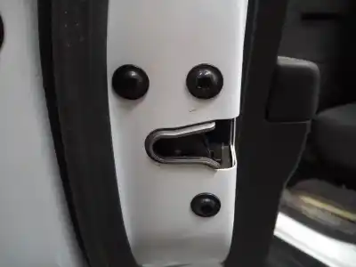 Peça sobressalente para automóvel em segunda mão fechadura da porta traseira esquerda por chevrolet orlando lt+ referências oem iam 