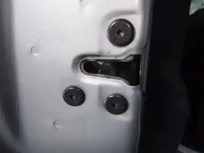 Peça sobressalente para automóvel em segunda mão fechadura da porta traseira esquerda por dacia sandero ambiance referências oem iam 