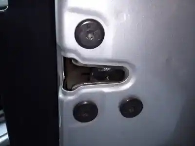 Peça sobressalente para automóvel em segunda mão fechadura da porta dianteira direita por dacia sandero ambiance referências oem iam 